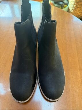 Classic Black Women's Chelsea Boot